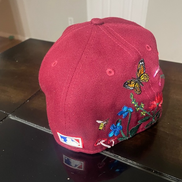 Men’s fitted hat. Gently worn. Great for back to school!!!! - Picture 3 of 4